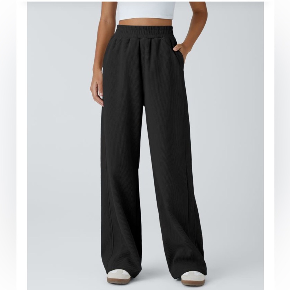 Halara black ribbed corduroy wide leg pants w/ pockets